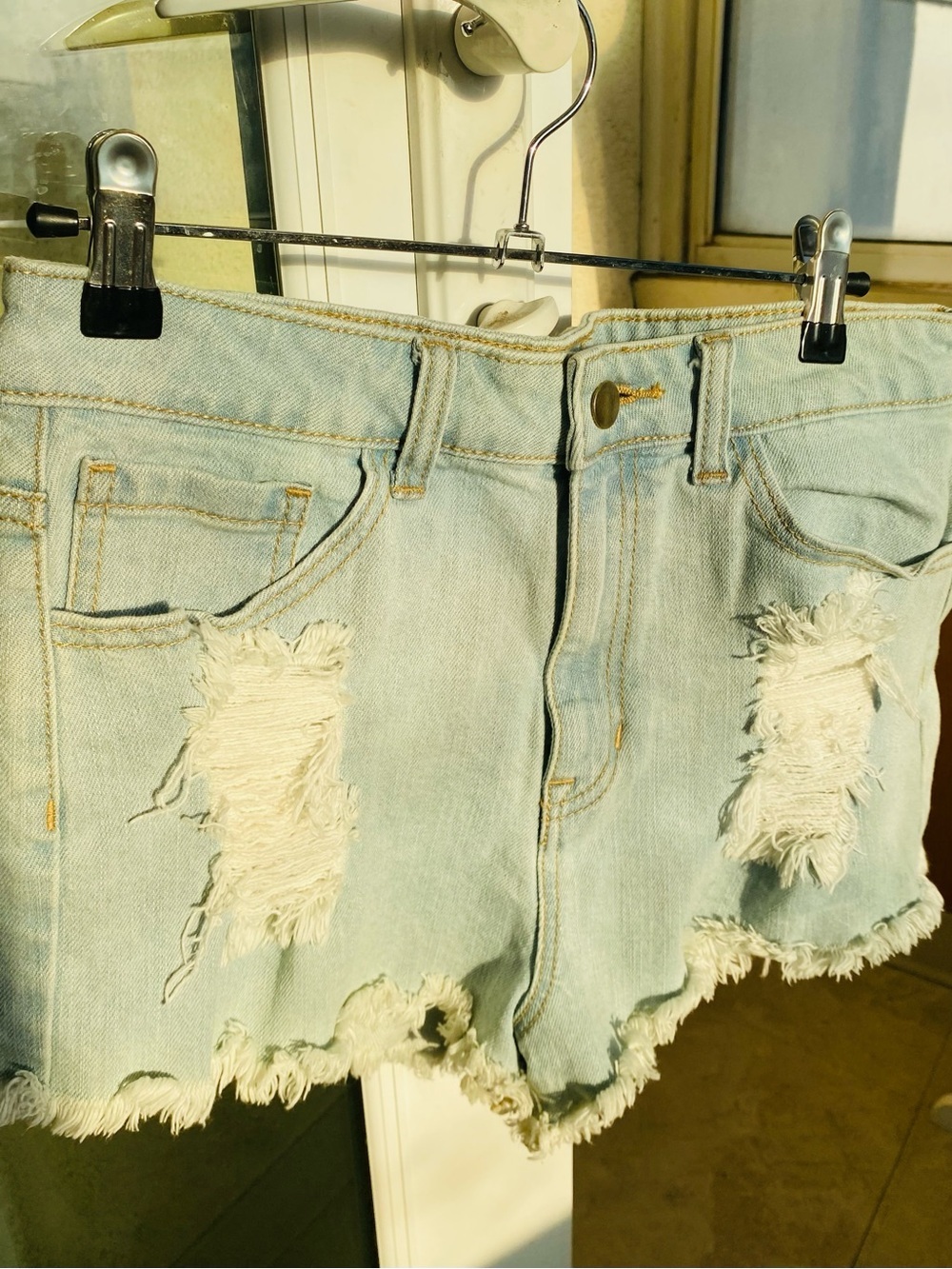 Light Wash Distressed Denim Cut Off Shorts Size 29 Frayed Hem Stretch Jean